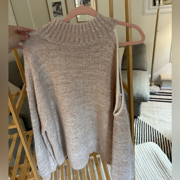 Express pink shimmer sweater with cold shoulder - Picture 3 of 4